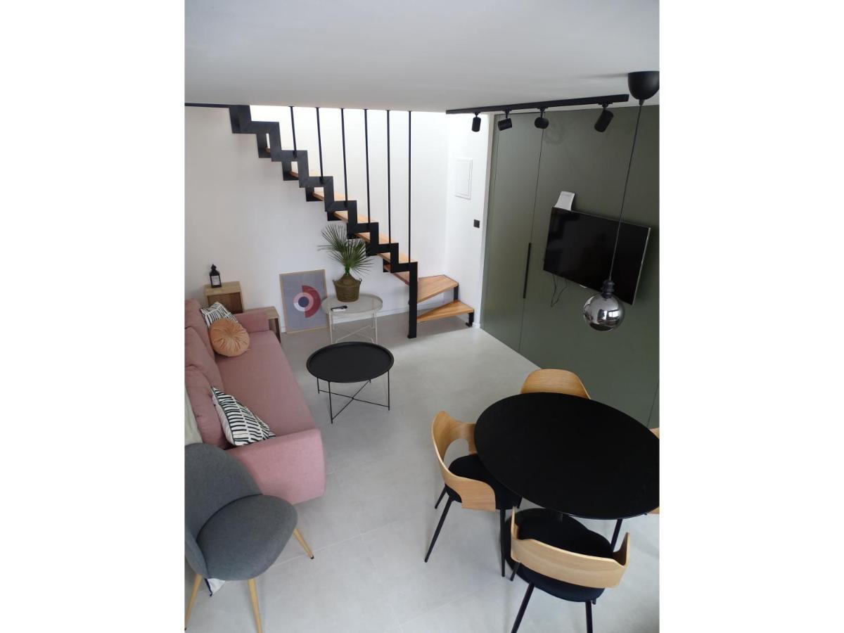 Modern Small House With A Terrace ספליט מראה חיצוני תמונה
