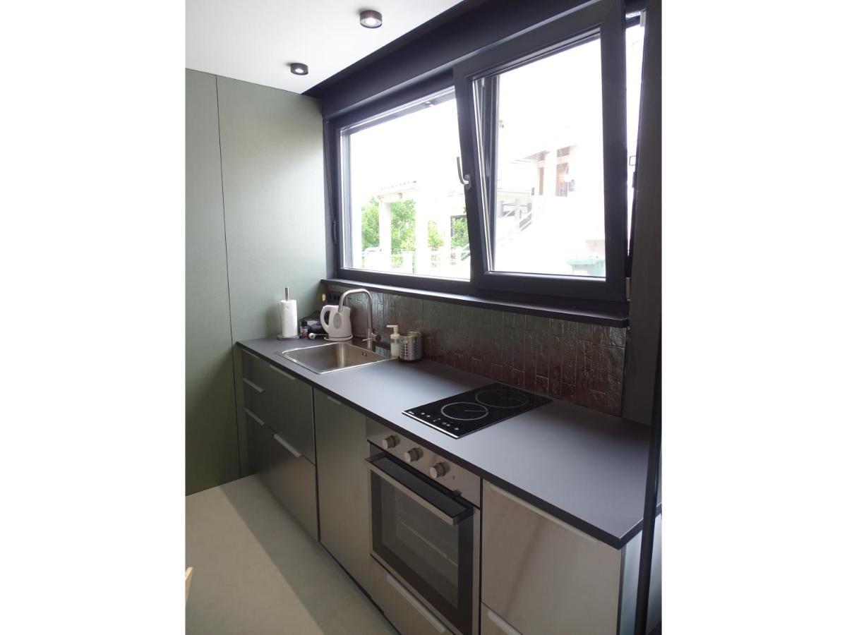 Modern Small House With A Terrace ספליט מראה חיצוני תמונה
