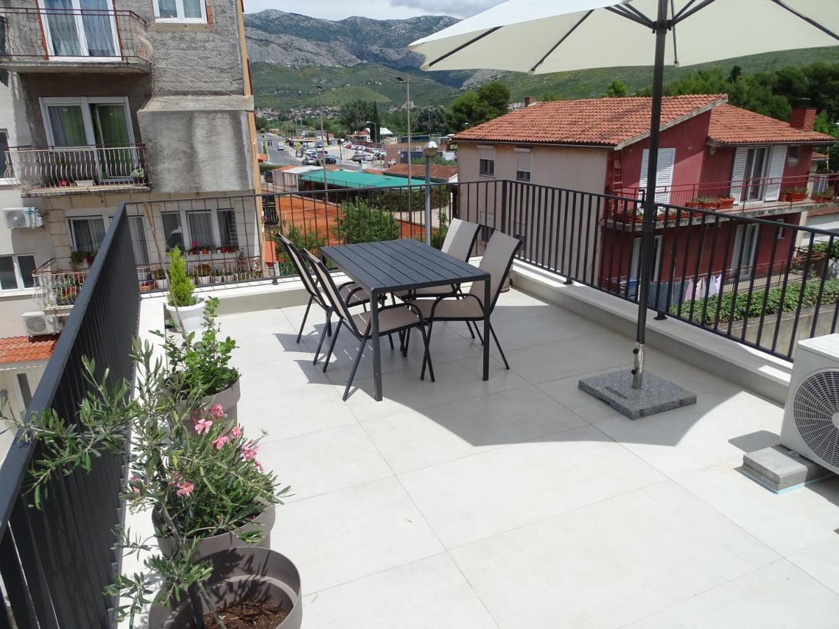 Modern Small House With A Terrace ספליט מראה חיצוני תמונה